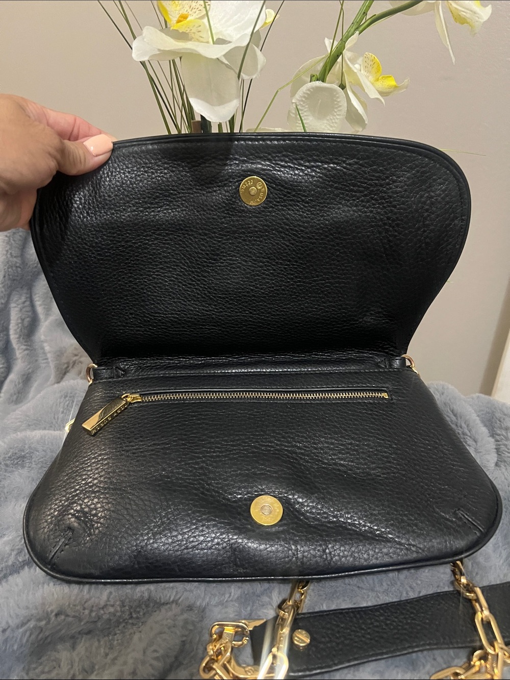 Tory Burch Black Pebbled Leather Shoulder/Crossbody Bag EUC retail $288 - Picture 4 of 9